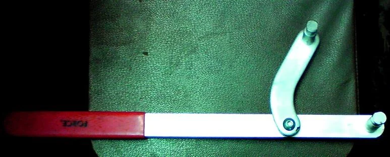 Фиксатор звездочек распредвалов